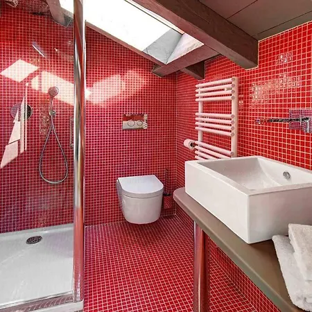 Chalet Berti, 5 Bedrooms, 12 Pers. Courmayeur